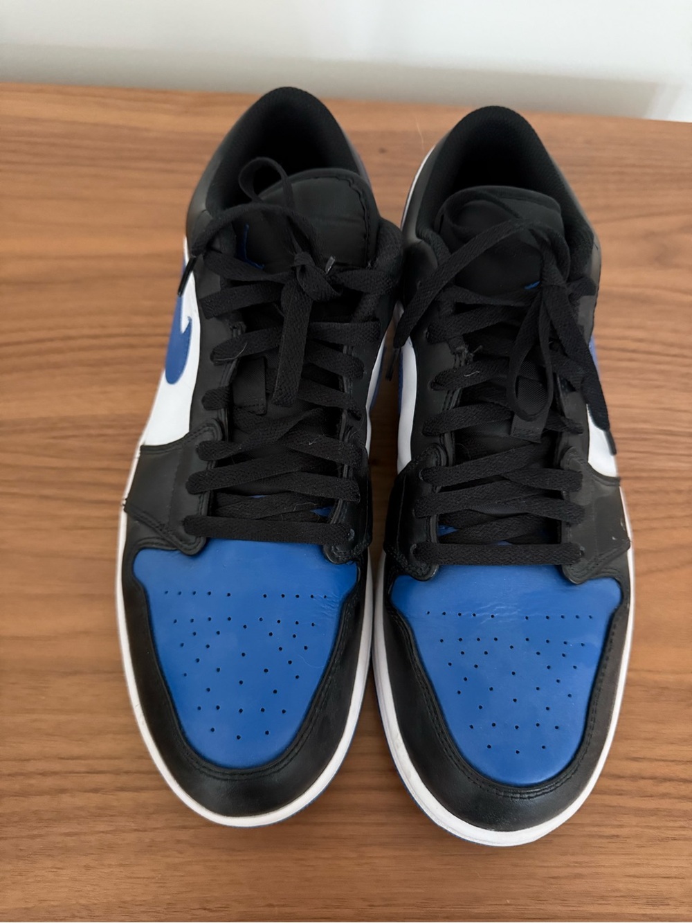 Jordan Men’s Black/Blue/White Low-Top Sneakers size 11.5